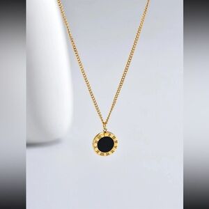 Roman Numerals Black Acrylic Round Pendant Women Necklace For Woman